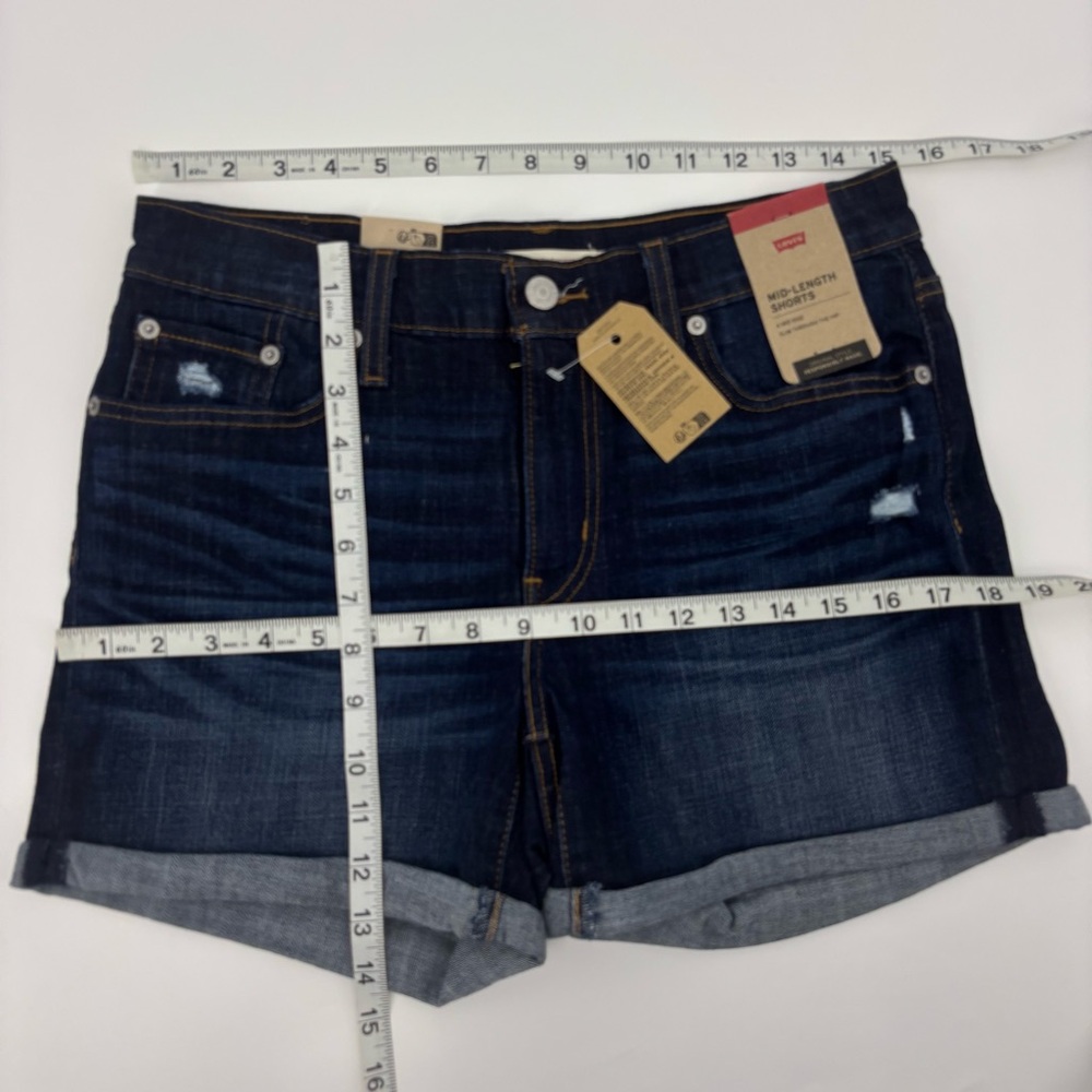 Levi’s Mid Length Shorts - Picture 12 of 12